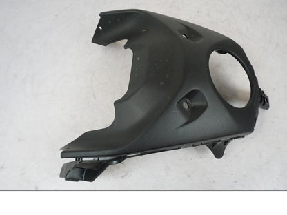 Vänster sida på Bensintankskåpa från en Yamaha MT-07 -2023 motorcykel.