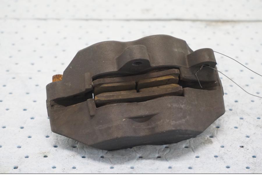 Baksidan på Bromsok från en Kawasaki Z 900 -2019 motorcykel.