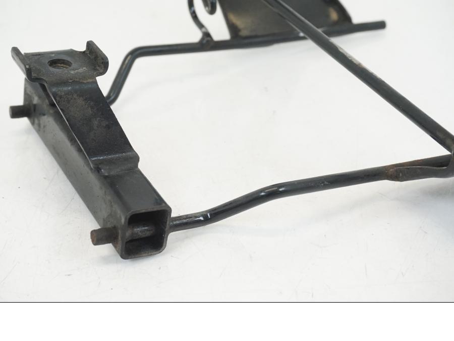 Vänster sida på Strålkastarfäste från en Honda CB 750 -2002 motorcykel.