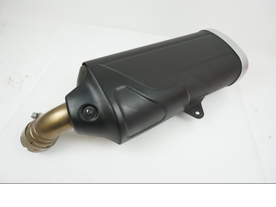 Baksidan på Ljuddämpare från en Suzuki DL 1000 -2014 motorcykel.