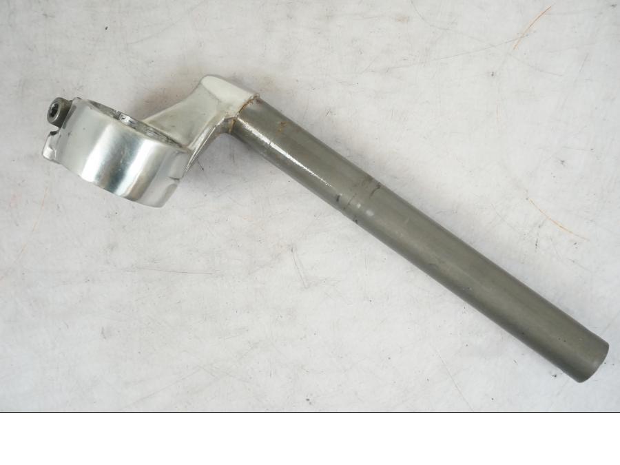 Framsidan på Styre från en Honda CBR 1100 XX -1999 motorcykel.