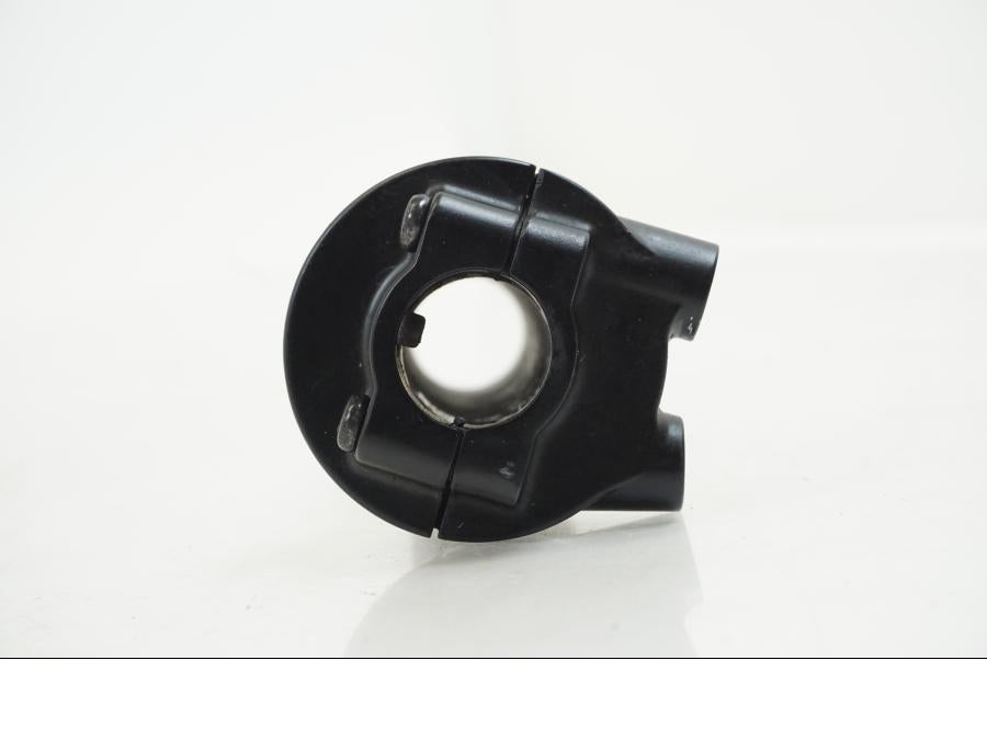 Höger sida på Gasklo från en Honda CB 650 F Hornet -2017 motorcykel.