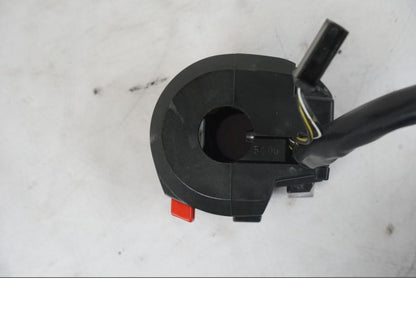 Snett uppifrån på Styrelreglage från en Suzuki GSX-R 1000 -2005 motorcykel.