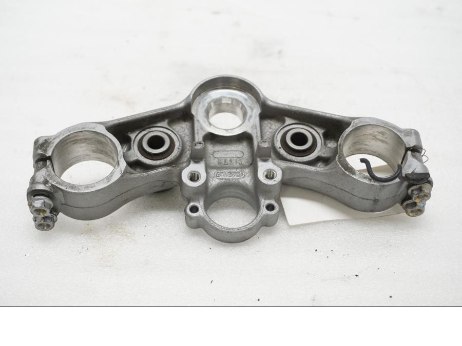 Baksidan på Gaffelkrona från en Honda XL 1000 V -2008 motorcykel.