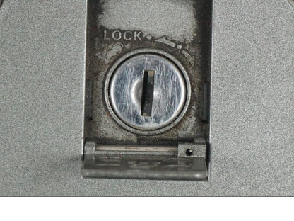 Extrabild1 på <p>Tanklock från Yamaha FZ-S 600 1998.</p>

<p>Med 1st nyckel och sadellås.</p> motorcykel.