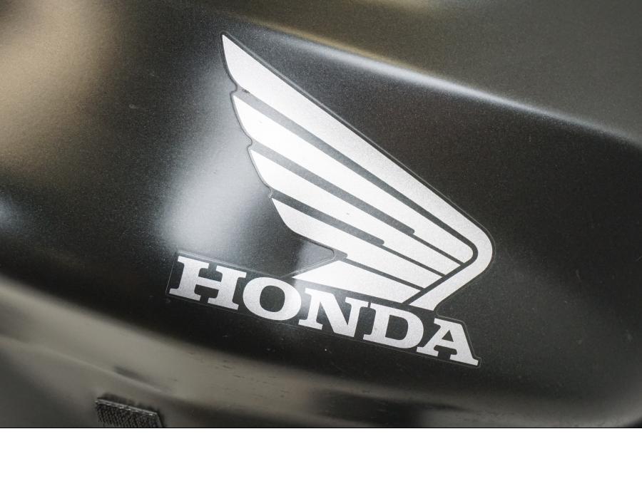 Baksidan på Bensintank från en Honda CB 650 F Hornet -2017 motorcykel.