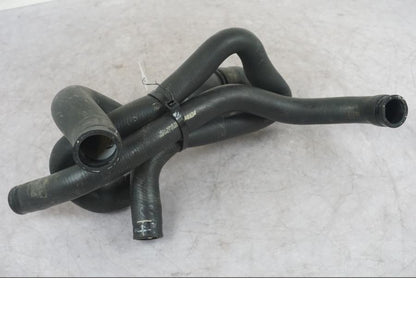 Framsidan på Vattenkyl Slang Set från en KTM 1290 Super Duke R -2022 motorcykel.