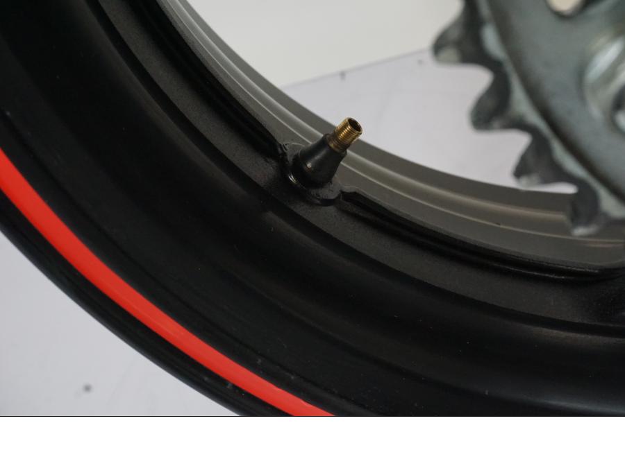 Snett uppifrån på Fälg från en Honda CBR 1000 RR -2007 motorcykel.