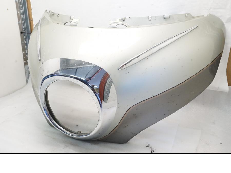 Höger sida på Toppkåpa från en Yamaha XVZ 13TD -1999 motorcykel.