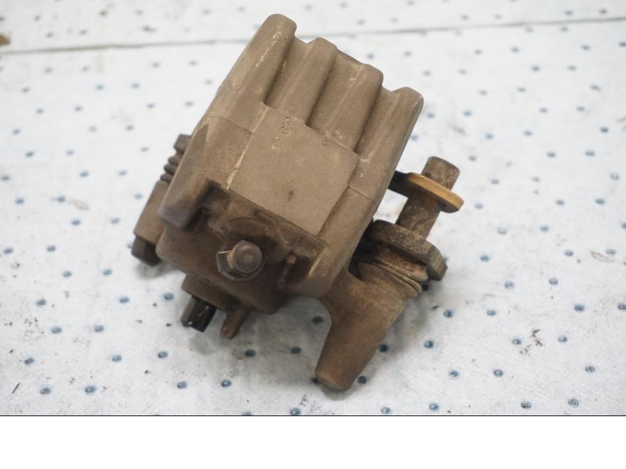 Vänster sida på Bromsok från en Kawasaki ZX-6R -2000 motorcykel.