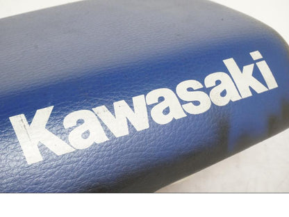 Baksidan på Sadel från en Kawasaki KL 650A -1987 motorcykel.