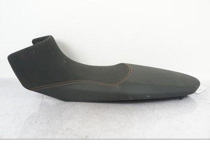 Framsidan på Sadel från en KTM 1290 Super Adventure R -2018 motorcykel.