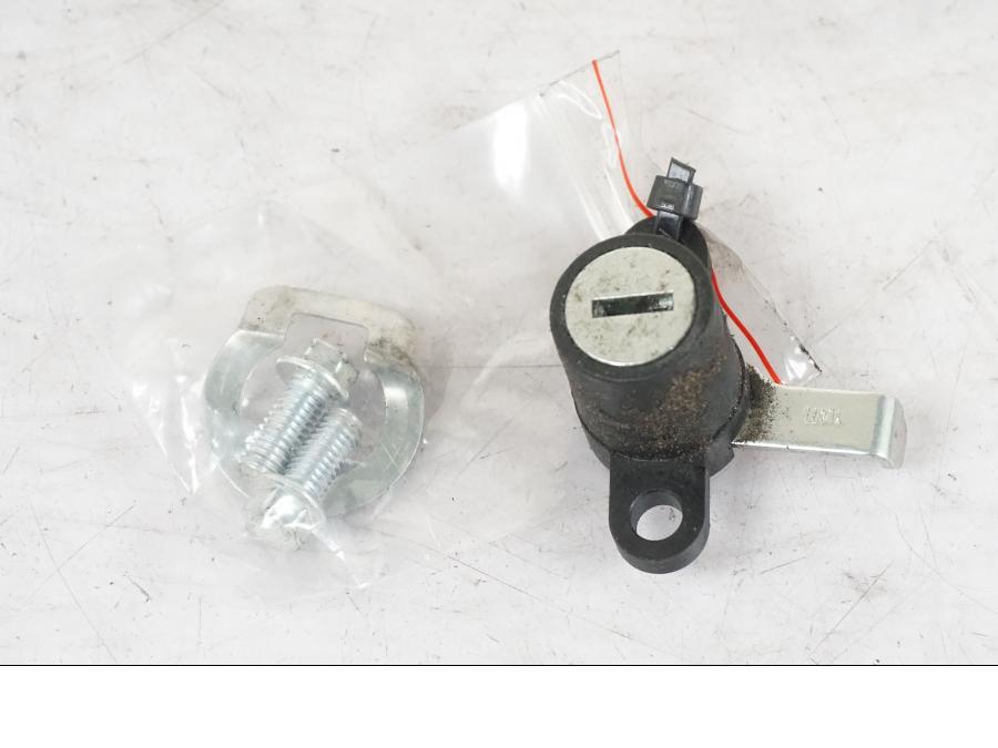 Baksidan på Låssats från en Yamaha MT-09 -2020 motorcykel.