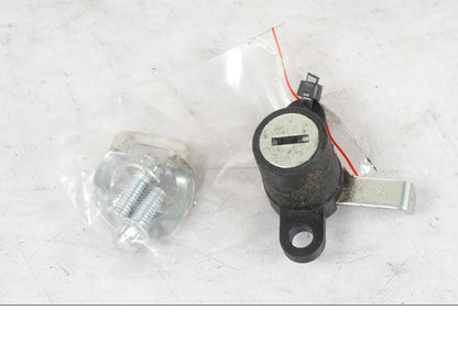 Baksidan på Låssats från en Yamaha MT-09 -2020 motorcykel.