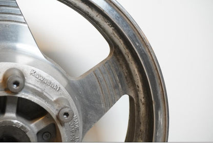 Höger sida på Fälg från en Kawasaki VN 1500 Classic Tourer -2003 motorcykel.