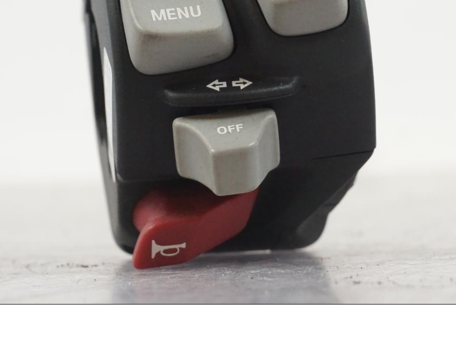 Höger sida på Styrelreglage från en BMW K 1600 GTL -2015 motorcykel.