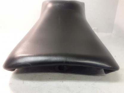 Vänster sida på Sadel från en Honda CBR 125 R -2008 motorcykel.