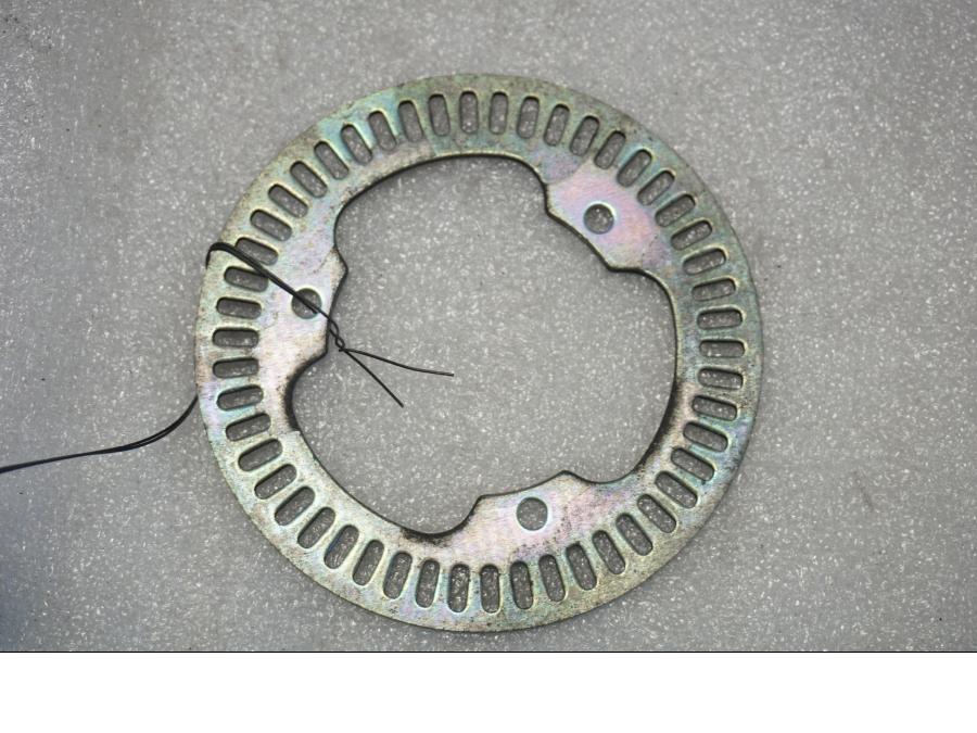 Framsidan på ABS krans från en Suzuki SV 650 -2016 motorcykel.