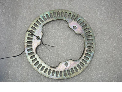 Framsidan på ABS krans från en Suzuki SV 650 -2016 motorcykel.