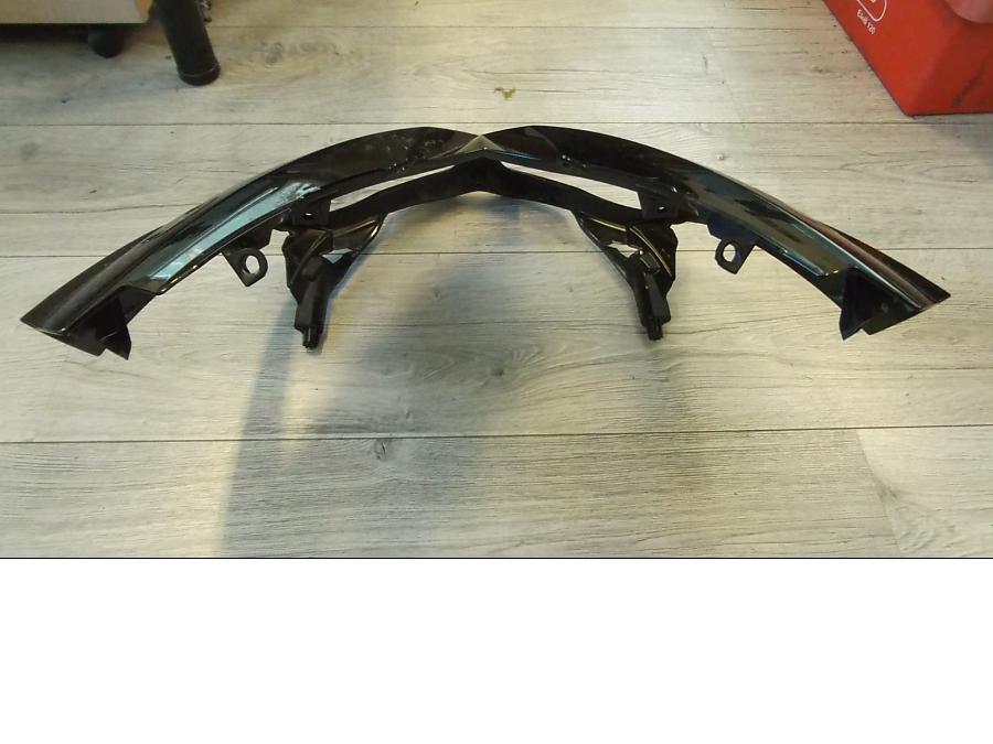 Vänster sida på Toppkåpa från en Kawasaki Z 1000 -2011 motorcykel.