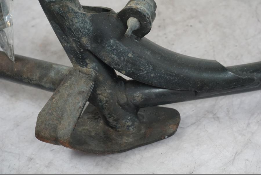 Extrabild5 på Centralstöd från en BMW K 1600 GTL -2015 motorcykel.