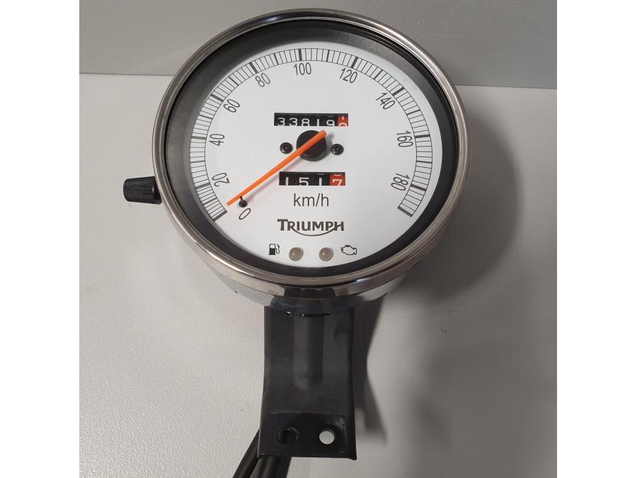 Framsidan på Hastighetsmätare från en Triumph Speedmaster -2010 motorcykel.