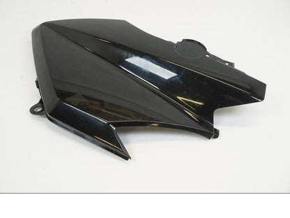 Framsidan på Sidopanel från en Yamaha X-Max 400 -2014 motorcykel.