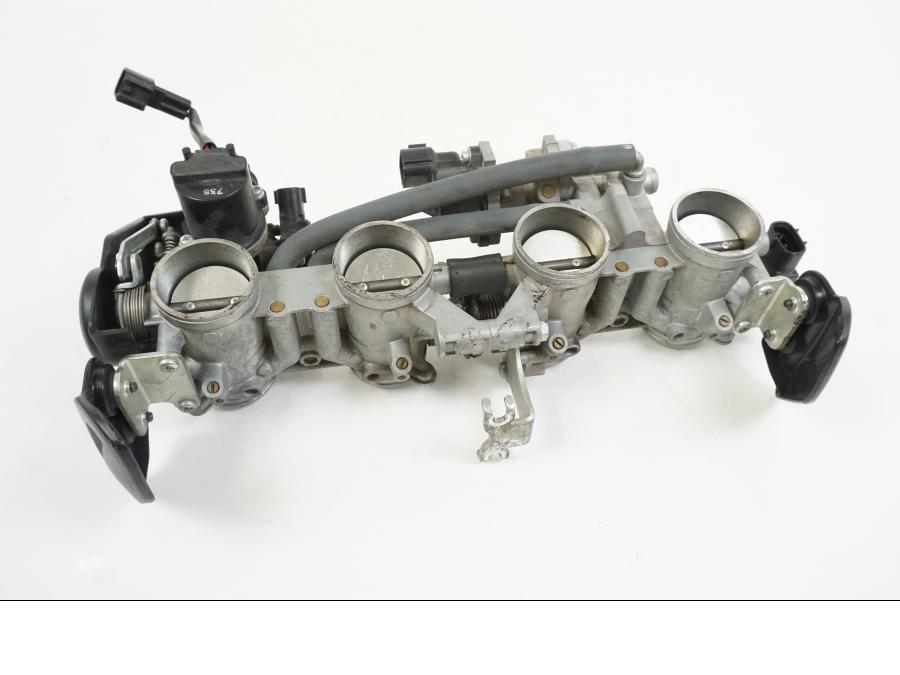 Baksidan på Spjällhus från en Yamaha XJR 1300 -2007 motorcykel.