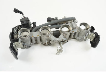 Baksidan på Spjällhus från en Yamaha XJR 1300 -2007 motorcykel.