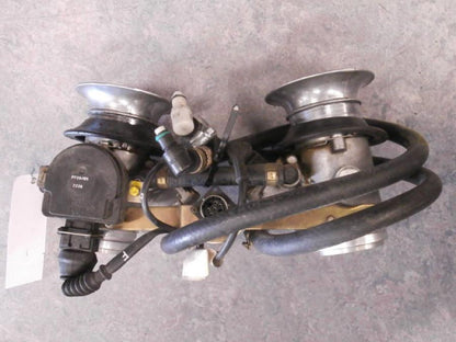 Baksidan på Spjällhus från en Ducati 748 -2002 motorcykel.