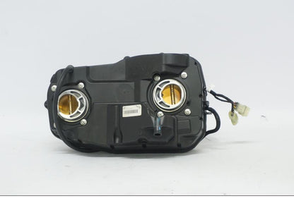 Snett nerifrån på Spjällhus från en Ducati Desert X -2022 motorcykel.