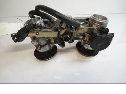 Snett uppifrån på Spjällhus från en Ducati 748 -1999 motorcykel.