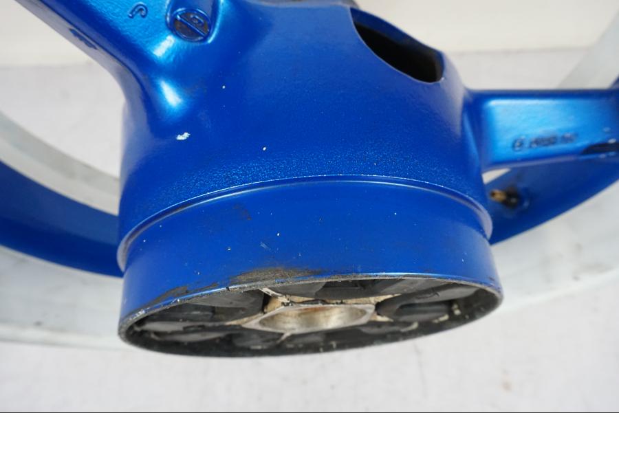 Extrabild3 på Fälg från en Suzuki GSX-R 750 -2001 motorcykel.