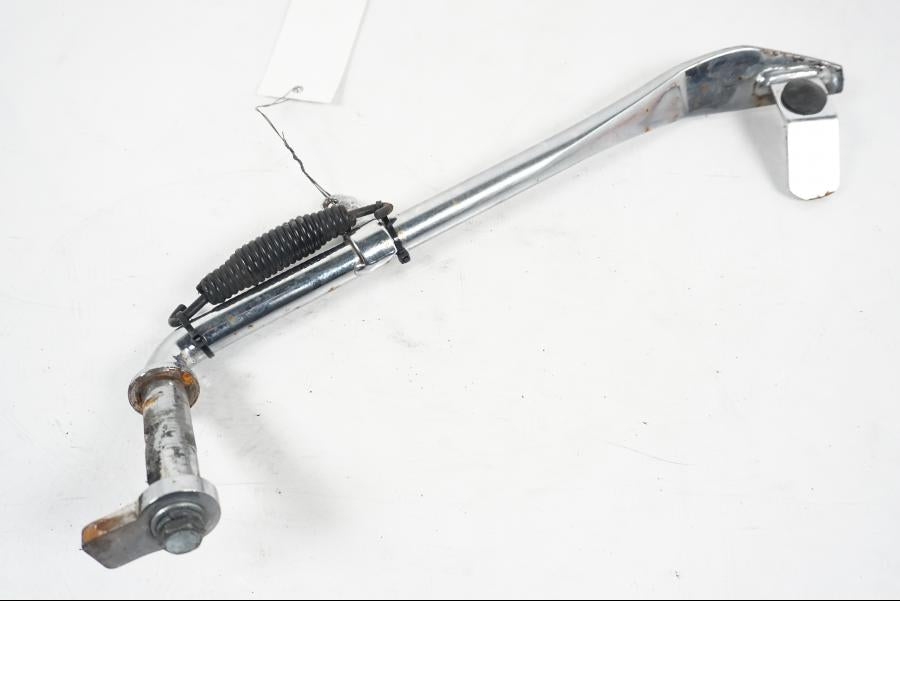 Snett uppifrån på Sidostöd från en H-D Softail Standard FXST -2001 motorcykel.