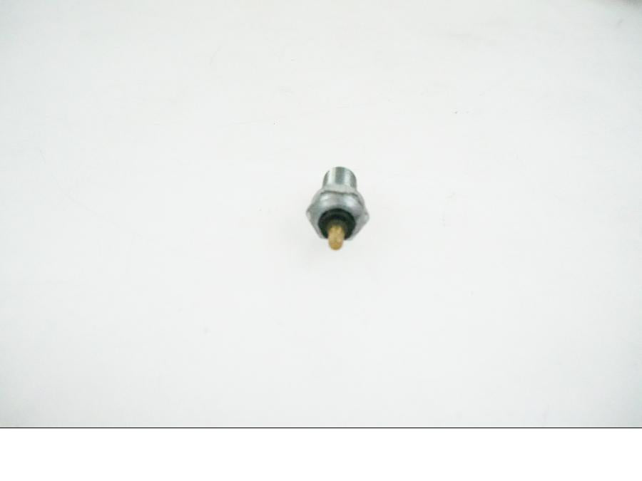 Baksidan på Neutralgivare från en Honda VFR 800 -2005 motorcykel.