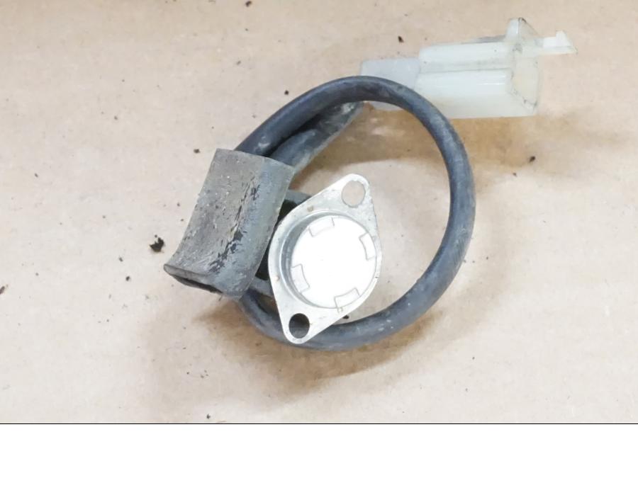 Framsidan på Relä från en Yamaha XVS 1100 -2000 motorcykel.