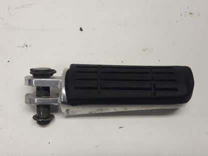 Framsidan på Fotpinne från en Triumph Tiger -1999 motorcykel.