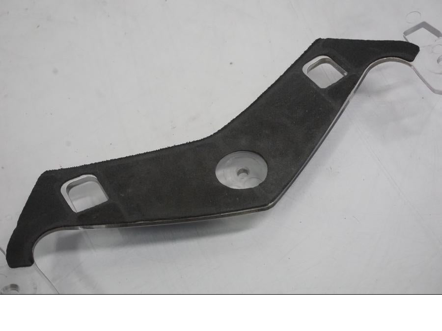 Snett uppifrån på Vindruta från en Yamaha FJR 1300 -2006 motorcykel.