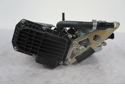 Baksidan på Spjällhus från en KTM 1290 Super Duke R -2023 motorcykel.