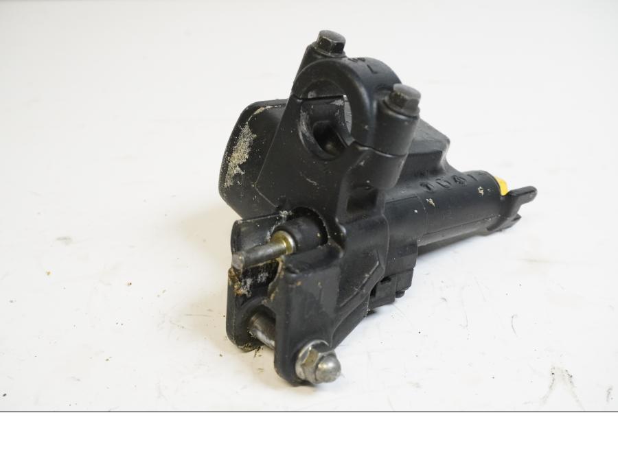 Höger sida på Kopplingshuvudcylinder från en Honda CBR 1100 XX -1998 motorcykel.