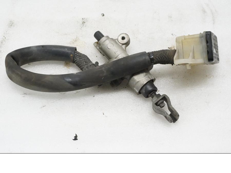 Framsidan på Bromshuvudcylinder från en Honda VFR 750 -1990 motorcykel.