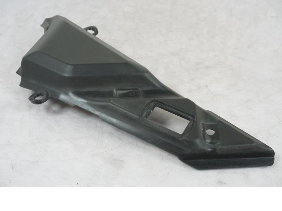 Höger sida på Ramskydd från en Triumph Tiger Explorer -2013 motorcykel.