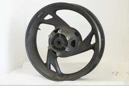 Baksidan på Fälg från en Yamaha TDM 850 -1998 motorcykel.