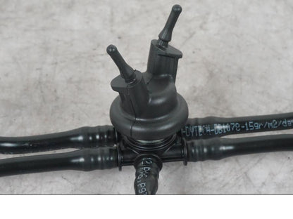 Baksidan på Fuel Rail från en Ducati Multistrada V4 -2024 motorcykel.