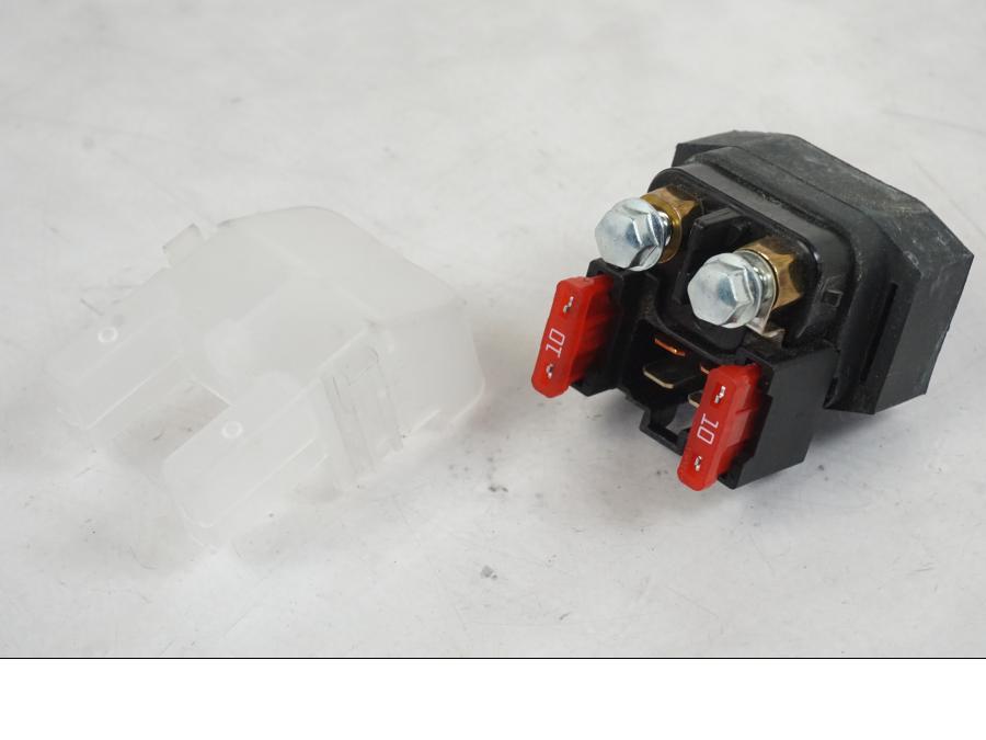 Baksidan på Startrelä från en Yamaha MT-09 -2019 motorcykel.