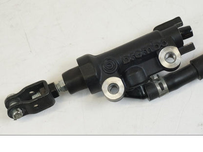 Höger sida på Bromshuvudcylinder från en Yamaha YZF R7 -2022 motorcykel.