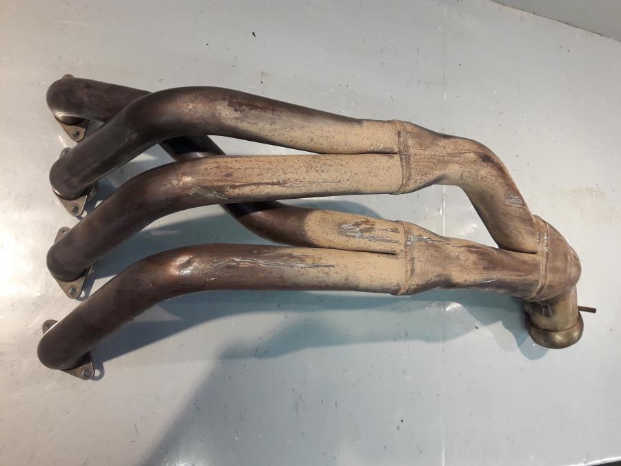 Höger sida på Grenrör från en BMW K 1200 S -2008 motorcykel.