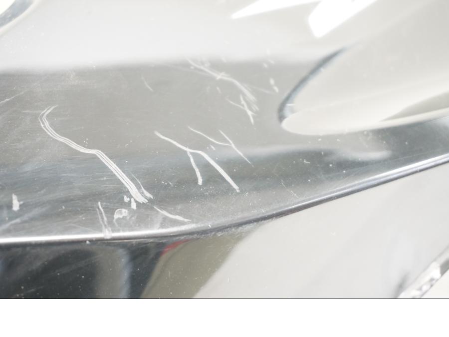 Vänster sida på Sidkåpa från en Honda CBR 500 R -2013 motorcykel.