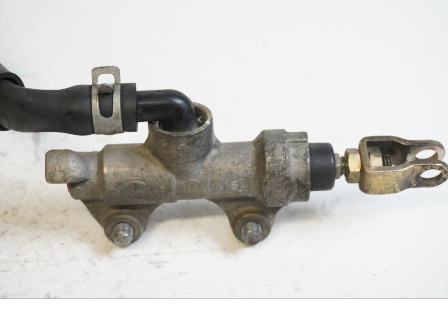 Baksidan på Bromshuvudcylinder från en Kawasaki ZX-7R -1997 motorcykel.