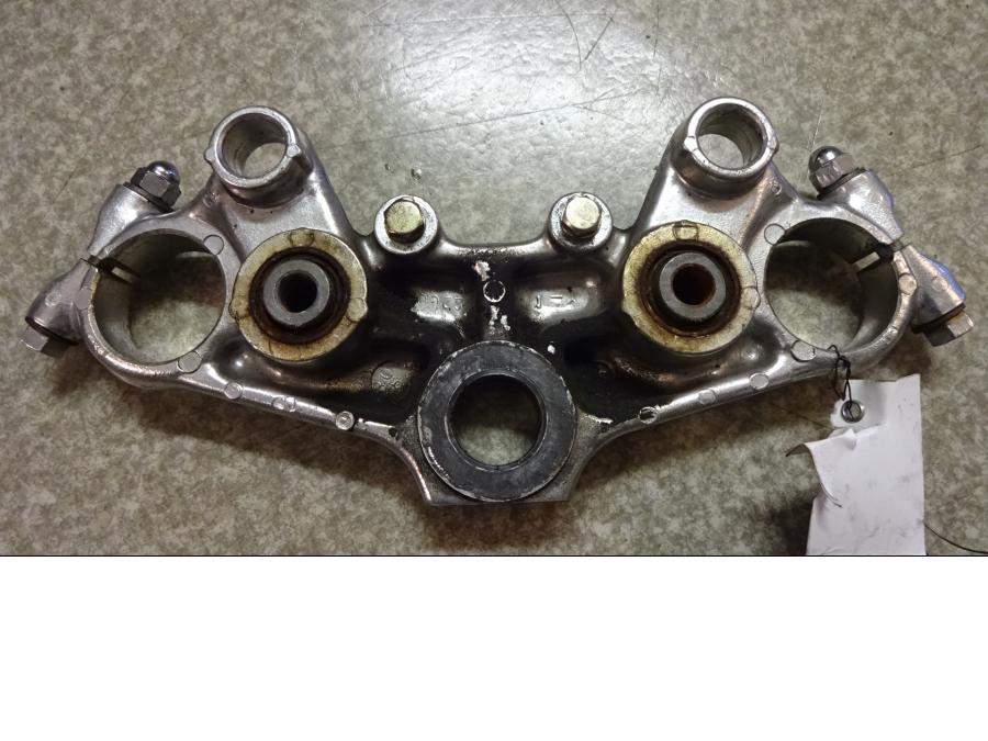 Höger sida på Gaffelkrona från en Yamaha XV 400 -1983 motorcykel.